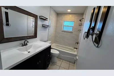 3935 Middlesex Place, Sarasota, FL 34241 - Photo 9