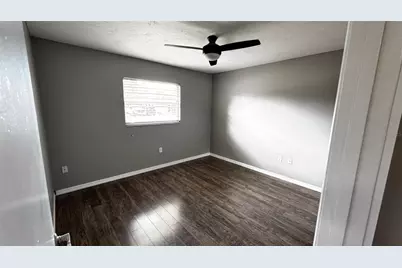 3935 Middlesex Place, Sarasota, FL 34241 - Photo 13