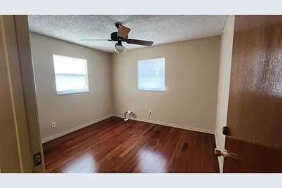 2577 Granada Circle W, Saint Petersburg, FL 33712 - Photo 9