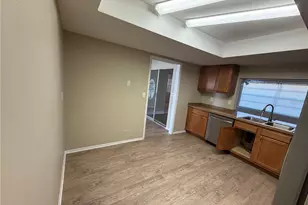 3218 Oxford Dr W, Bradenton, FL 34205 - Photo 3