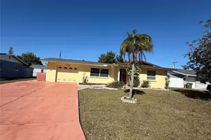 3218 Oxford Dr W, Bradenton, FL 34205 - Photo 1