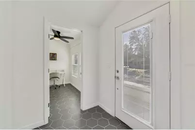 2011 Dartmouth Avenue N, Saint Petersburg, FL 33713 - Photo 9