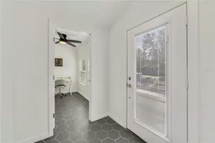 2011 Dartmouth Ave N, Saint Petersburg, FL 33713 - Photo 9