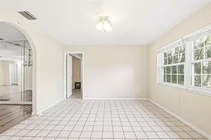 1077 40th Ave NE, Saint Petersburg, FL 33703 - Photo 25