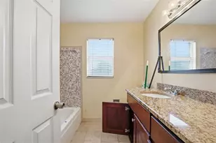 1077 40th Ave NE, Saint Petersburg, FL 33703 - Photo 3