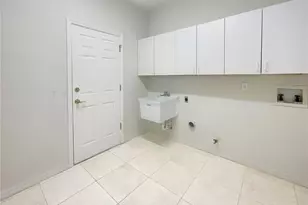 18105 Regents Square Dr, Tampa, FL 33647 - Photo 19