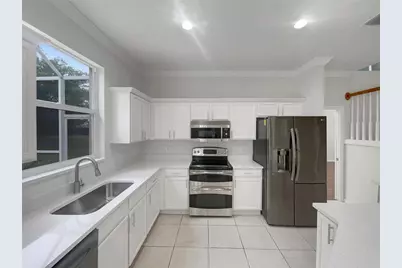 18105 Regents Square Drive, Tampa, FL 33647 - Photo 9