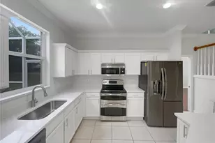 18105 Regents Square Dr, Tampa, FL 33647 - Photo 9