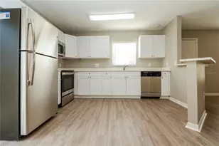 2050 14th St S, Saint Petersburg, FL 33705 - Photo 7