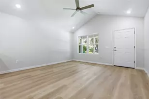 2014 NE 3rd Pl, Gainesville, FL 32641 - Photo 3
