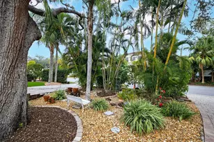 1444 Harbor Dr, Sarasota, FL 34239 - Photo 7