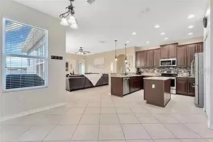 589 Blue Cypress Dr, Groveland, FL 34736 - Photo 3
