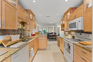 7310 Sunshine Skyway Ln S, Saint Petersburg, FL 33711 - Photo 9