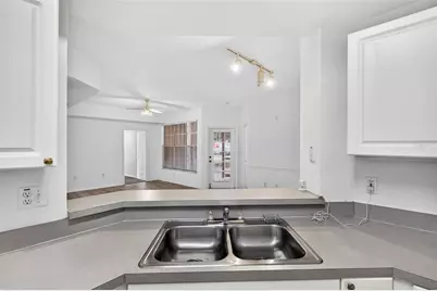 5542 Metrowest Boulevard #7-112, Orlando, FL 32811 - Photo 9