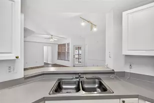 5542 Metrowest Blvd, Orlando, FL 32811 - Photo 9