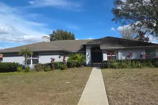 437 Waterford Cir E, Tarpon Springs, FL 34688 - Photo 1