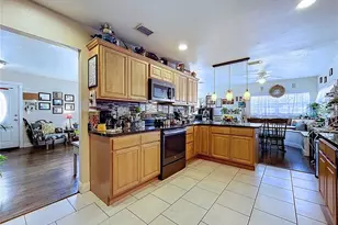 717 West End Cres N, Lakeland, FL 33803 - Photo 9