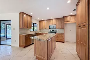 915 Woodleaf Way, Tampa, FL 33613 - Photo 11