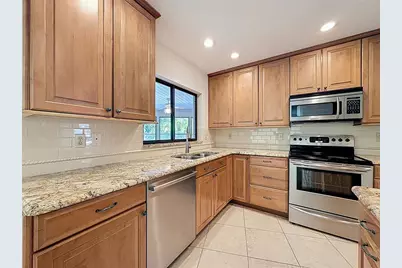 915 Woodleaf Way, Tampa, FL 33613 - Photo 13