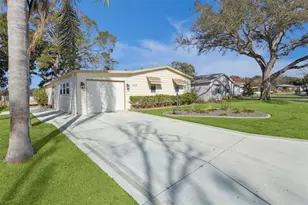 1612 E Schwartz Blvd, Lady Lake, FL 32159 - Photo 1