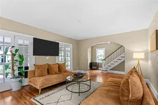 210 Phillips Pl, Orlando, FL 32806 - Photo 9
