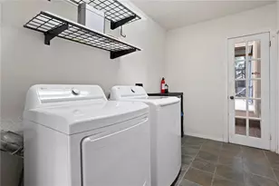 210 Phillips Pl, Orlando, FL 32806 - Photo 23