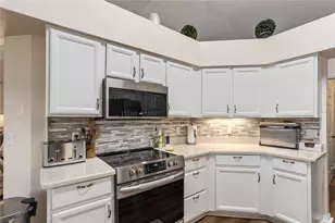 25233 Lost Oak Cir, Leesburg, FL 34748 - Photo 5