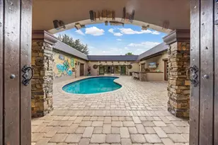 452 SE Paradise Point Rd, Crystal River, FL 34429 - Photo 5