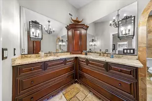 452 SE Paradise Point Rd, Crystal River, FL 34429 - Photo 15