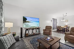 942 Henley Cir, Davenport, FL 33896 - Photo 9