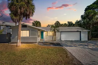 10395 San Martin Boulevard NE, Saint Petersburg, FL 33702 - Photo 1