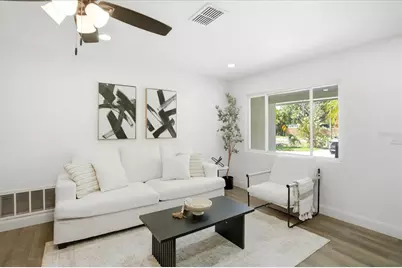 10395 San Martin Boulevard NE, Saint Petersburg, FL 33702 - Photo 9