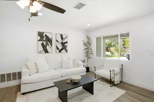 10395 San Martin Blvd NE, Saint Petersburg, FL 33702 - Photo 9