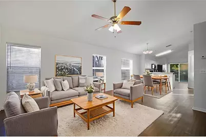 7512 Oxford Garden Circle, Apollo Beach, FL 33572 - Photo 3