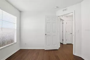 7512 Oxford Garden Cir, Apollo Beach, FL 33572 - Photo 9