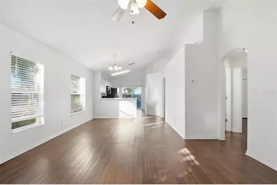 7512 Oxford Garden Circle, Apollo Beach, FL 33572 - Photo 11