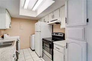 2512 Lemon Tree Ln, Orlando, FL 32839 - Photo 7