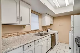 2512 Lemon Tree Ln, Orlando, FL 32839 - Photo 5