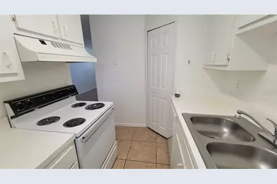 826 Sky Lake Circle #D, Orlando, FL 32809 - Photo 13