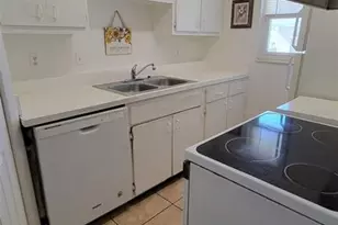 826 Sky Lake Cir, Orlando, FL 32809 - Photo 9