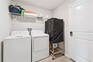 7419 Pearly Everlasting Ave, Tampa, FL 33619 - Photo 9