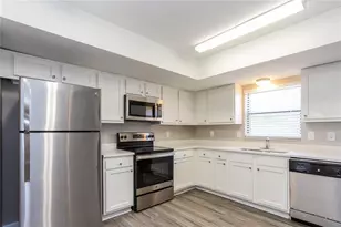 609 Willow Run, Lakeland, FL 33813 - Photo 5