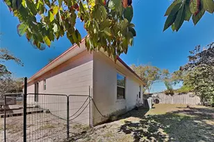 105 Melody Ln, Largo, FL 33771 - Photo 9