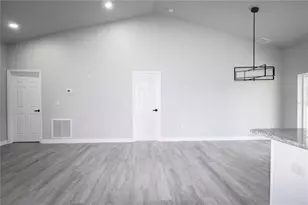 769 Memorial Dr, Sebring, FL 33870 - Photo 9