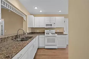 8352 SE 176th Lawson Loop, The Villages, FL 32162 - Photo 9