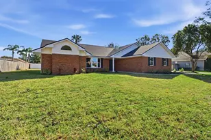 33608 Overton Dr, Leesburg, FL 34788 - Photo 3