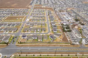 121 Towns Cir, Haines City, FL 33844 - Photo 5