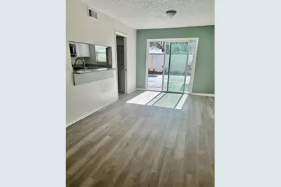 5266 Tennis Court Circle, Tampa, FL 33617 - Photo 5