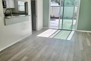 5266 Tennis Ct Cir, Tampa, FL 33617 - Photo 5