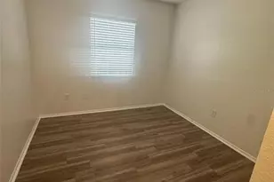 5266 Tennis Ct Cir, Tampa, FL 33617 - Photo 5